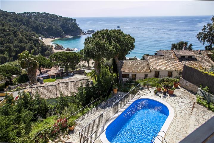 Swimming pool – 5 bedroom villa