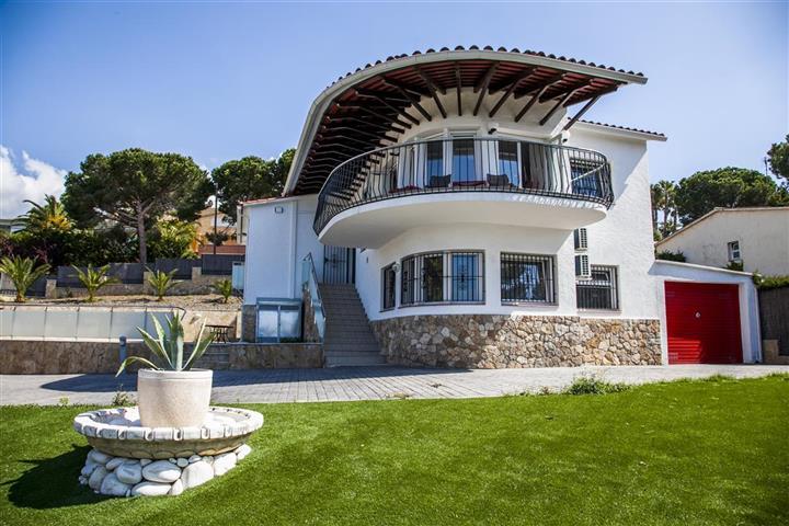 4 bedroom villa
