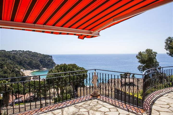 Balcony – 5 bedroom villa