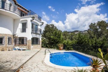 Роскошная недвижимость с 5-ю спальнями для продажи в Cala Canyelles, Lloret de Mar