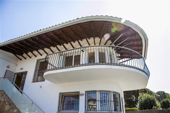 4 Bedroom Villa